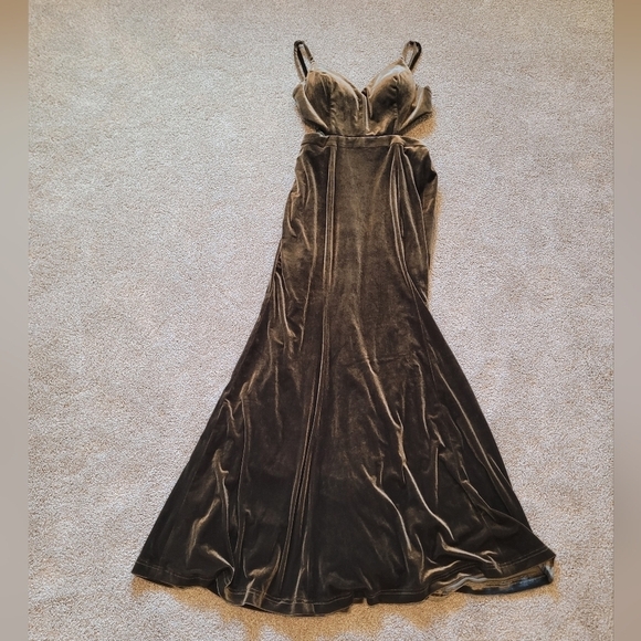 Revelry Dusty Olive Ryah Velvet Bridesmaid Dress Size 12 - Picture 4 of 11